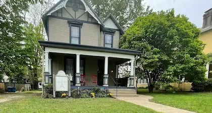 Parris on Main - Perfect for downtown Shelbyville, Bourbon Trail, and the Derby