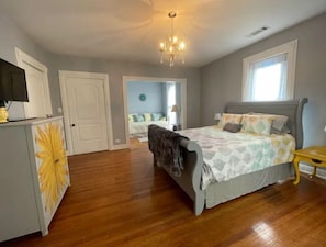 3 bedrooms, travel crib, free WiFi, bed sheets