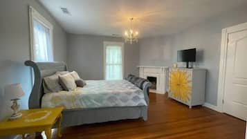 3 bedrooms, travel crib, free WiFi, bed sheets