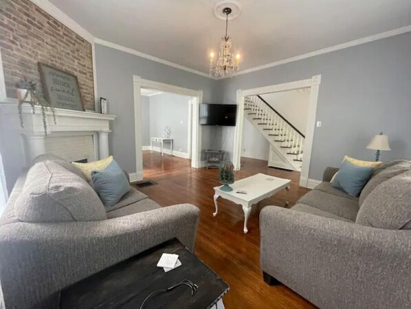 Téléviseur connecté, jeux vidéo, livres