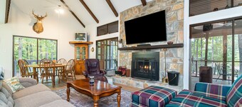 Thornburg Lodge - Lakefront Resort