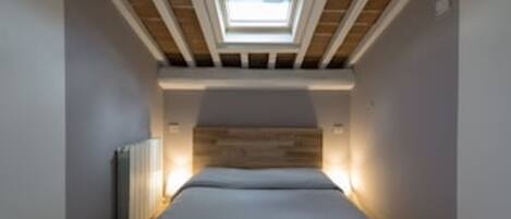 10 habitaciones, tabla de planchar con plancha, wifi y ropa de cama