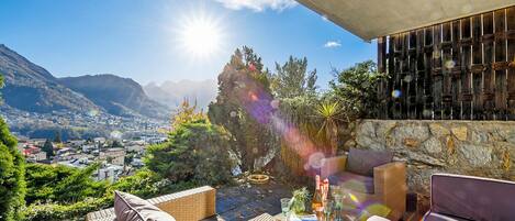 Standaard resortwoning, meerdere slaapkamers, uitzicht op gebergte (Feeling Home Lugano) | Dakterras