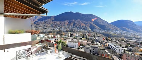 Standard Townhome, Multiple Bedrooms, Mountainside (Feeling Home Lugano) | Outdoor dining