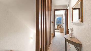 Standardbyhus - flere soveværelser - ved bjerg (Feeling Home Lugano) | Interiør