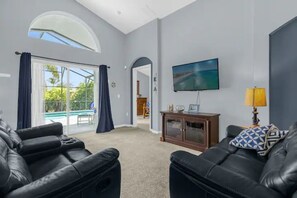 Smart TV, DVD player, table football, ping pong - Home in Davenport close to Parks w/Pool (Davenport)