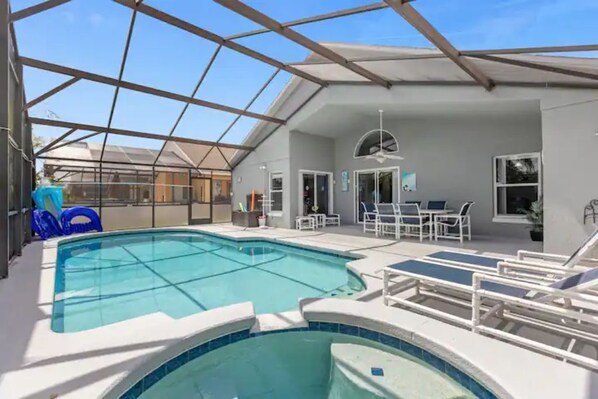 Outdoor pool, a heated pool - Home in Davenport close to Parks w/Pool (Davenport)