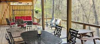 Lakeside Lodge for family fun with game room and covered deck! Fish & Swim!!!