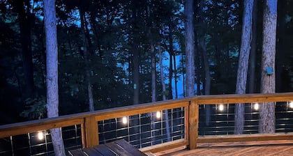 Lakeside Lodge for family fun with game room and covered deck! Fish & Swim!!!