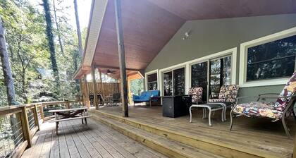 Lakeside Lodge for family fun with game room and covered deck! Fish & Swim!!!