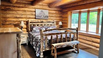 4 chambres, bureau, fer et planche à repasser, lit parapluie