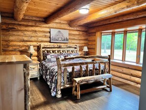 4 bedrooms, desk, iron/ironing board, travel cot