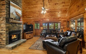 スマートテレビ、暖炉、DVD プレーヤー、テーブルサッカー台