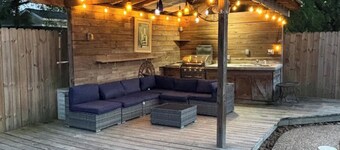 Backyard Oasis-Pool & Grill-Heart of Friendswood!