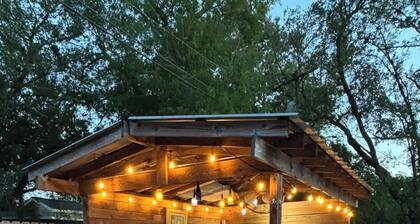 Backyard Oasis-Pool & Grill-Heart of Friendswood!