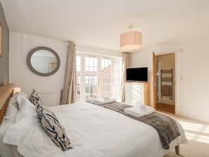 3 bedrooms, individually decorated, individually furnished, free WiFi