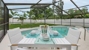 Hồ bơi nước nóng