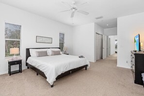 3 slaapkamers, een strijkplank/strijkijzer, gratis wifi, beddengoed