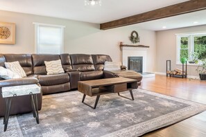 TV, fireplace - 4 Mi to Lake! Spacious Oxford Home w/ Pool (Oxford)