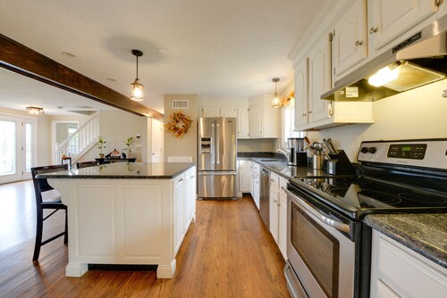 4 Mi to Lake! Spacious Oxford Home w/ Pool