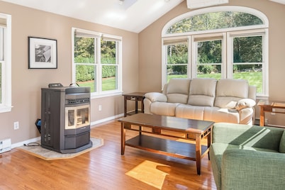 4 Mi to Lake! Spacious Oxford Home w/ Pool