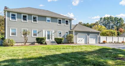 4 Mi to Lake! Spacious Oxford Home w/ Pool