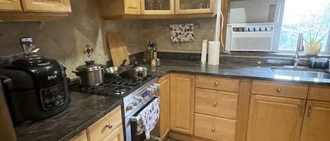 Fridge, microwave, oven, coffee/tea maker