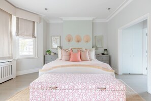 3 bedrooms, iron/ironing board, Internet, bed sheets