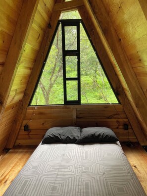 Romantische Ferienhütte | Daunenbettdecken, Tempur-Pedic-Betten, individuell dekoriert