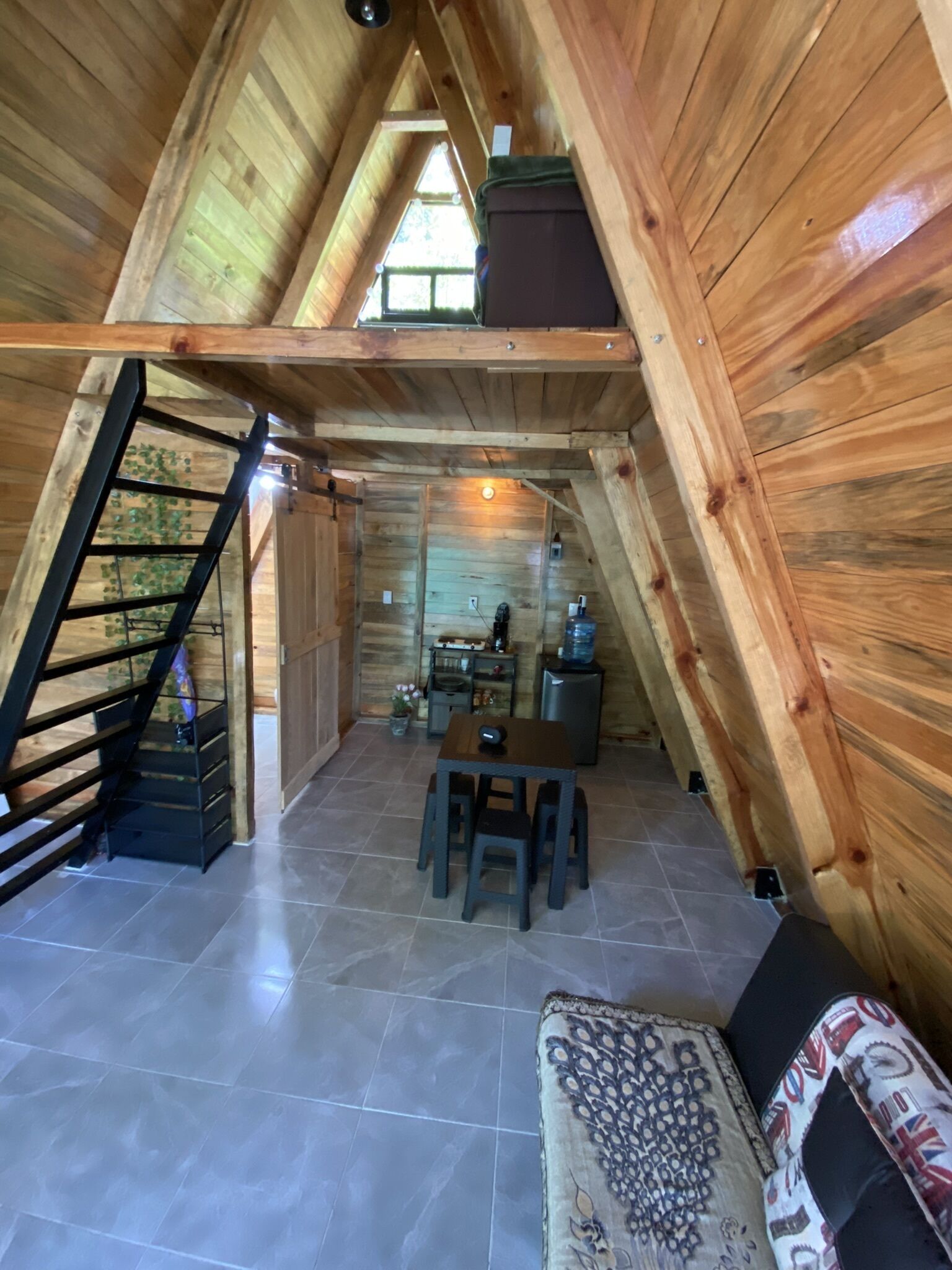 ทีวีจ  อแบน 32 นิ้ว พร้อมช่องดิจิตอล, เครื่องเล่นดีวีดี, จอคอมพิวเตอร์