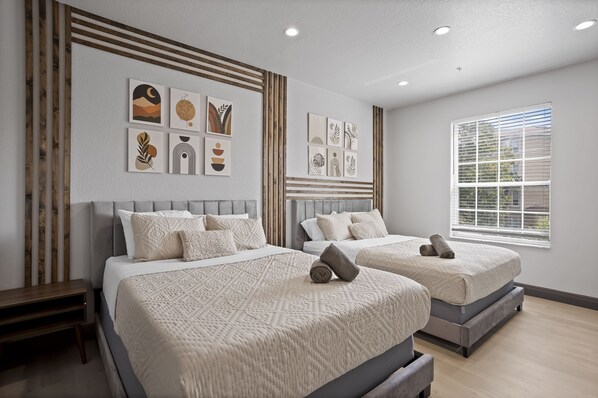 3 bedrooms, iron/ironing board, WiFi, bed sheets - Resort+Slides, ModernDisneyCondo (Kissimmee)