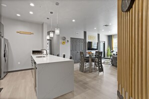 Dining - Resort+Slides, ModernDisneyCondo (Kissimmee)