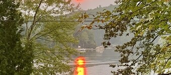 Cozy and secluded cottage on a private road. 7 minutes from all amenities.
