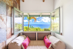 4 bedrooms, desk, iron/ironing board, travel crib - Ocean View Estate w/AC & Pool, Close To Beach (Kilauea)