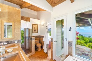 Een douche, een haardroger, handdoeken