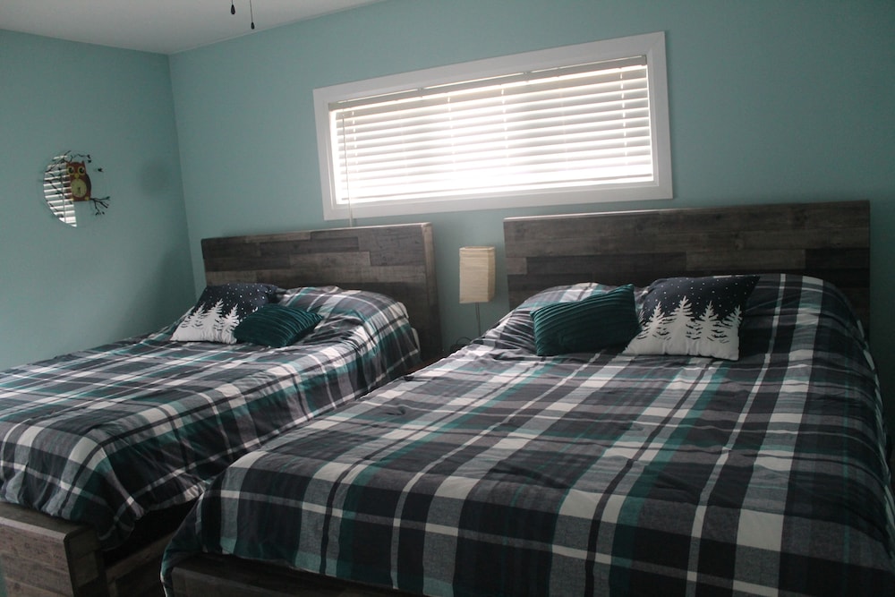 to the Hawk's Nest 4 Season Cottage McNab/Braeside Vrbo