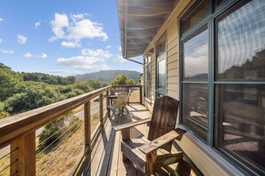 Terrace/patio - Limantour Lodge (Point Reyes Station)
