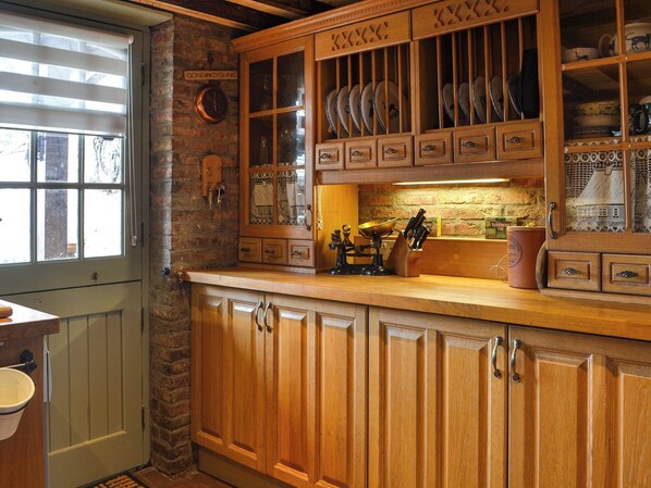 Cookware/dishes/utensils