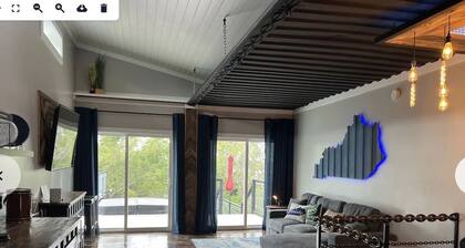 Lockridge Park - Loft unit that sleeps 6 with full kitchen, bathroom, hot tub and washer and dryer.