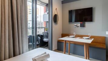 Apartamento 1404 | Hypo-allergenic bedding, desk, laptop workspace, free WiFi
