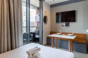 Apartamento 1404 | Allergikerbettwaren, Schreibtisch, laptopgeeigneter Arbeitsplatz