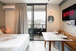 Apartamento 1404 | Ropa de cama hipoalergénica y escritorio