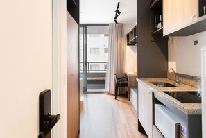 Allergikerbettwaren, Schreibtisch, laptopgeeigneter Arbeitsplatz