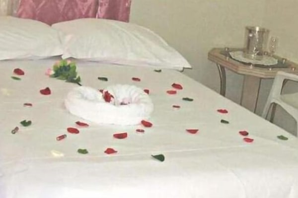Basic Double Room, 1 Katil Ratu (Queen) | Seterika/papan seterika, Wi-fi percuma, cadar katil