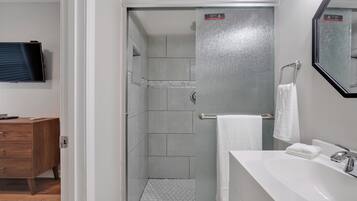 Dusche, Haartrockner, Handtücher