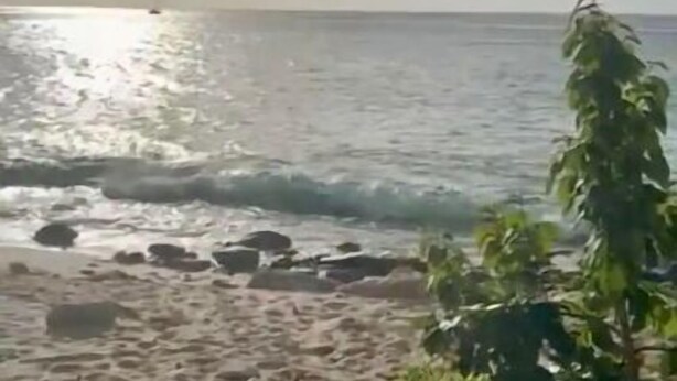 A beach with a clear sky and sunlight reflecting on the water. - Grand Case Beach (Grand Case)