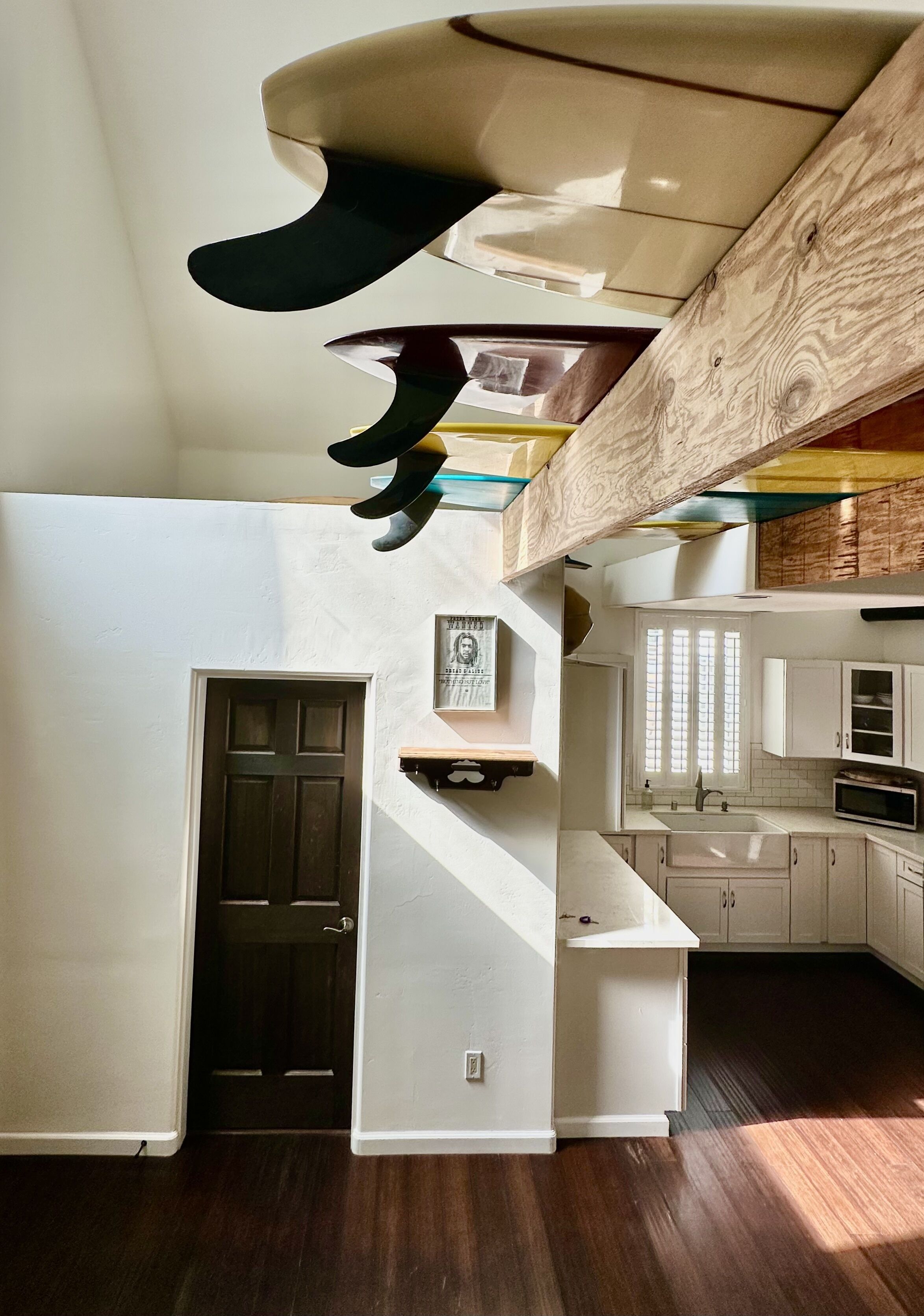 Eclectic surf loft w/ fire pit. Walking distance to the beach!