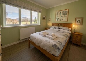 4 slaapkamers, een strijkplank/strijkijzer, wifi, beddengoed