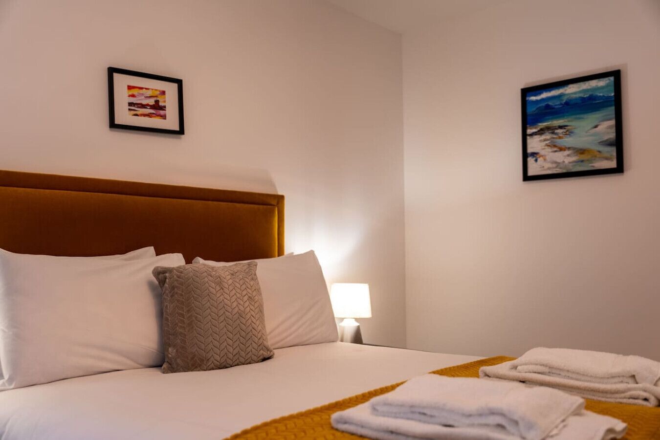 2 bedrooms, desk, iron/ironing board, WiFi