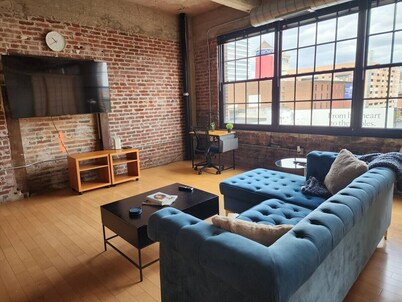 KING bed + Adjustable Bed + Parking
